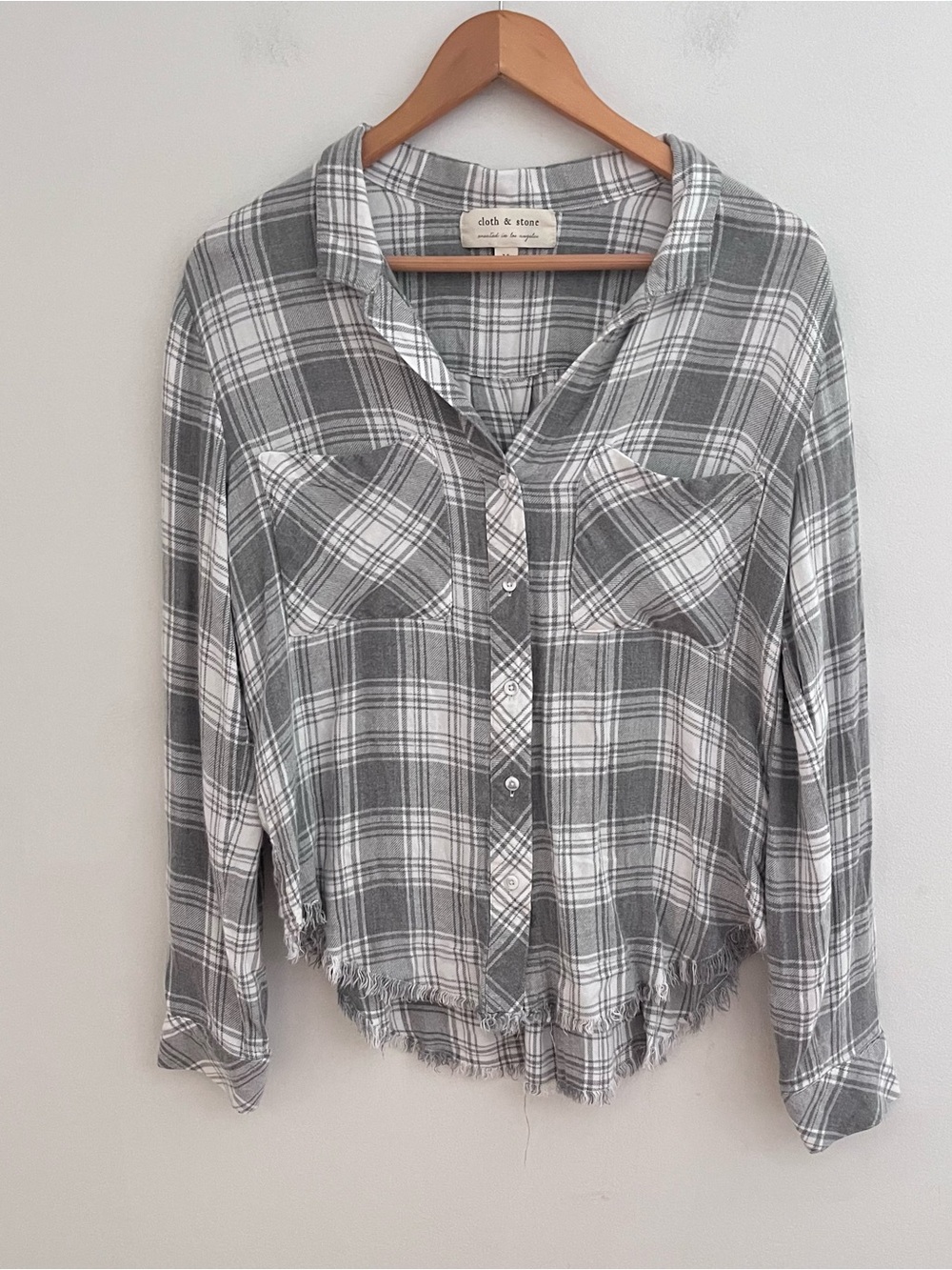 Cloth & Stone Plaid Flannel Frayed Hem Button-Down Shirt Size Medium Gray White